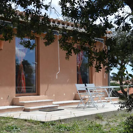Ailleursland Holiday home Montalba-le-Chateau